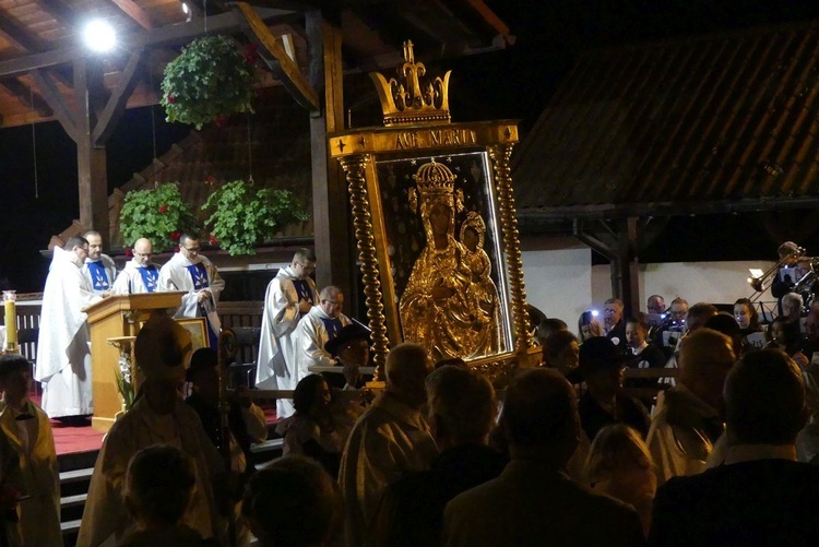 Zakończenie peregrynacji relikwii bł. rodziny Ulmów w Rychwałdzie