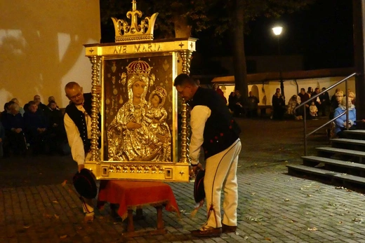 Zakończenie peregrynacji relikwii bł. rodziny Ulmów w Rychwałdzie