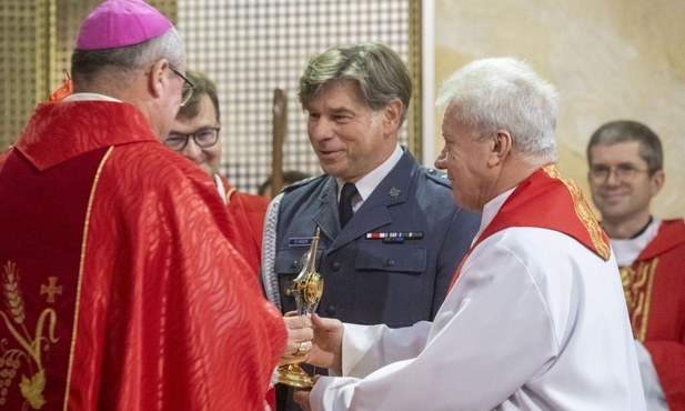 Kard. Nycz u grobu bł. Jerzego Popiełuszki: To rocznica narodzin dla nieba