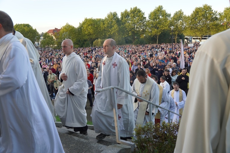 Pielgrzymka do Trzebnicy 2023 - cz. 9 (wejście i Msza św.)