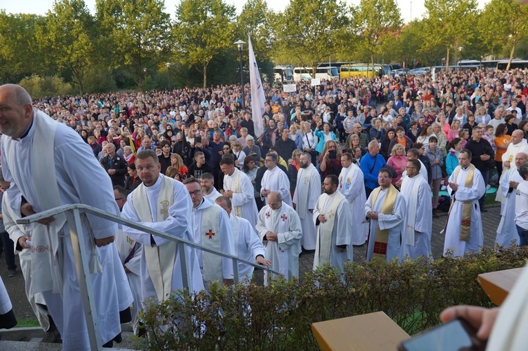 Pielgrzymka do Trzebnicy 2023 - cz. 9 (wejście i Msza św.)