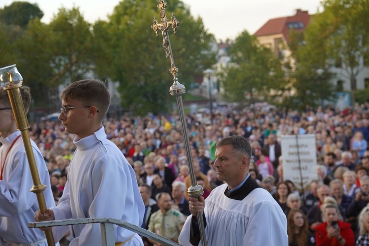 Pielgrzymka do Trzebnicy 2023 - cz. 9 (wejście i Msza św.)