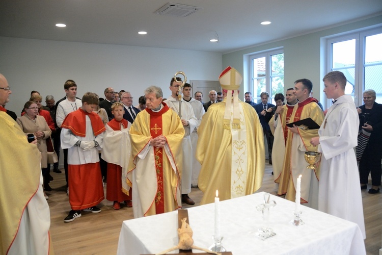 Poświęcenie nowo wybudowanego domu parafialnego w Krośnicy