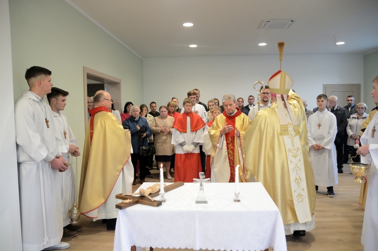 Poświęcenie nowo wybudowanego domu parafialnego w Krośnicy