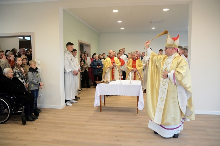 Poświęcenie nowo wybudowanego domu parafialnego w Krośnicy