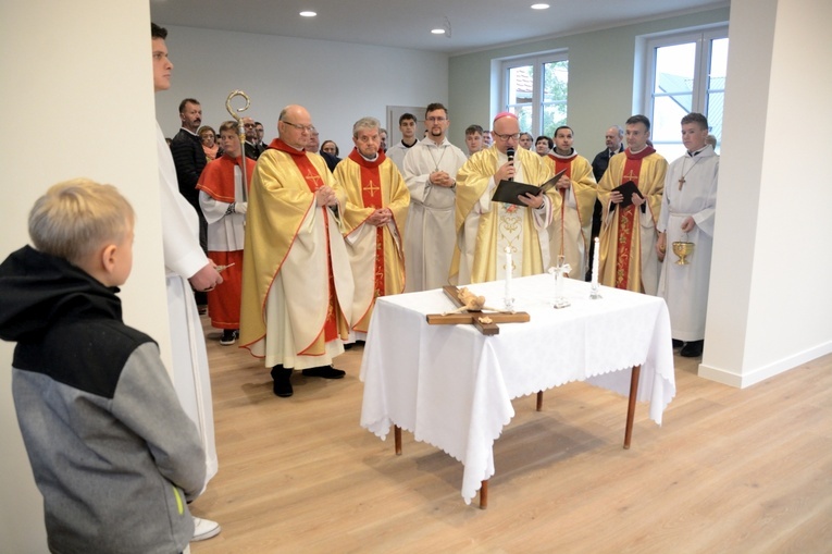 Poświęcenie nowo wybudowanego domu parafialnego w Krośnicy