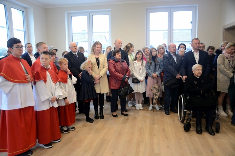 Poświęcenie nowo wybudowanego domu parafialnego w Krośnicy