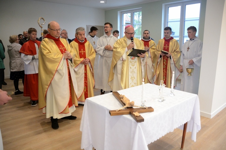 Poświęcenie nowo wybudowanego domu parafialnego w Krośnicy