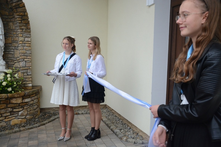 Poświęcenie nowo wybudowanego domu parafialnego w Krośnicy