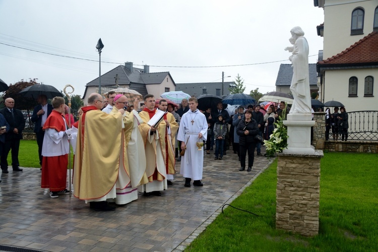 Poświęcenie nowo wybudowanego domu parafialnego w Krośnicy