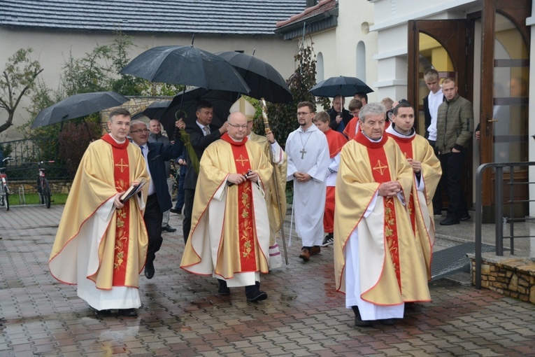 Poświęcenie nowo wybudowanego domu parafialnego w Krośnicy