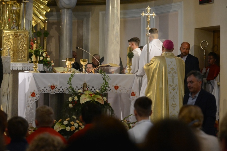 Poświęcenie nowo wybudowanego domu parafialnego w Krośnicy