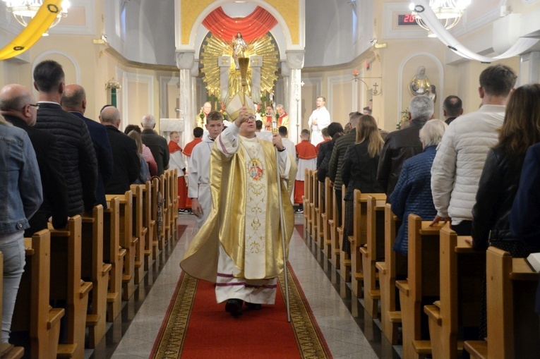 Poświęcenie nowo wybudowanego domu parafialnego w Krośnicy