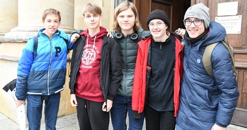 Przez trudy do gwiazd