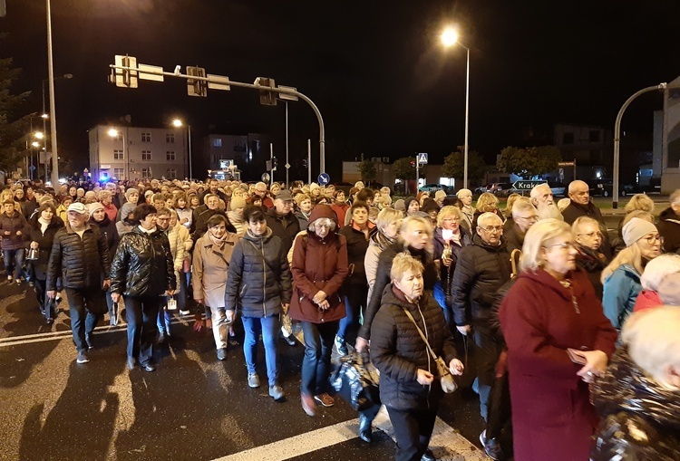 Tarnów. Procesja różańcowa ulicami miasta