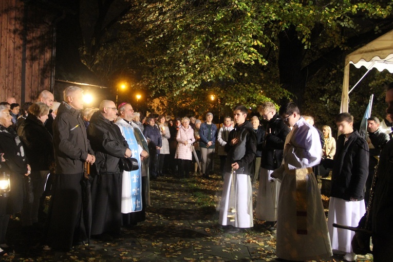 Tarnów. Procesja różańcowa ulicami miasta