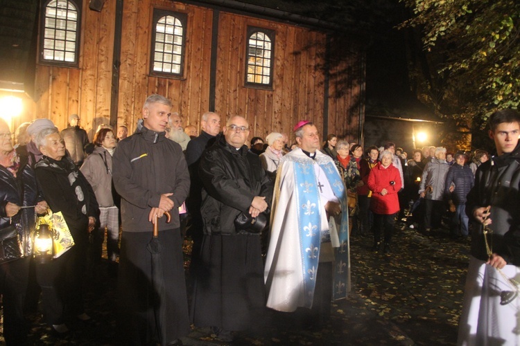 Tarnów. Procesja różańcowa ulicami miasta