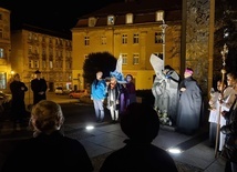 Procesja zakończyła się pod pomnikiem Jana Pawła II.