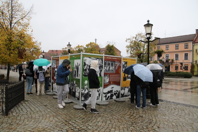 Płock. Wystawa o kard. A. Kozłowieckim