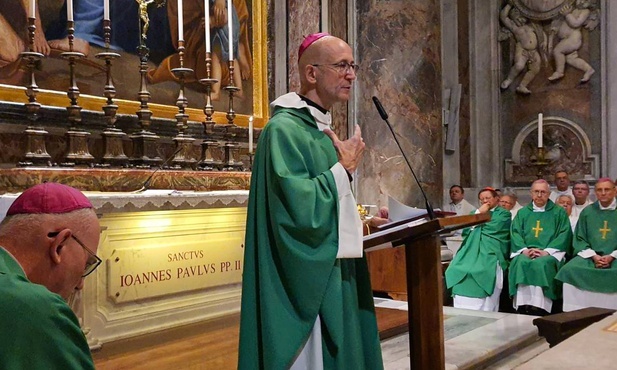 W czwartek 26 października abp Adrian Galbas przewodniczył Mszy św. przy gorbie św. Jana Pawła II.