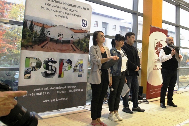 Wydarzenie otworzył ks. Damian Drabikowski.