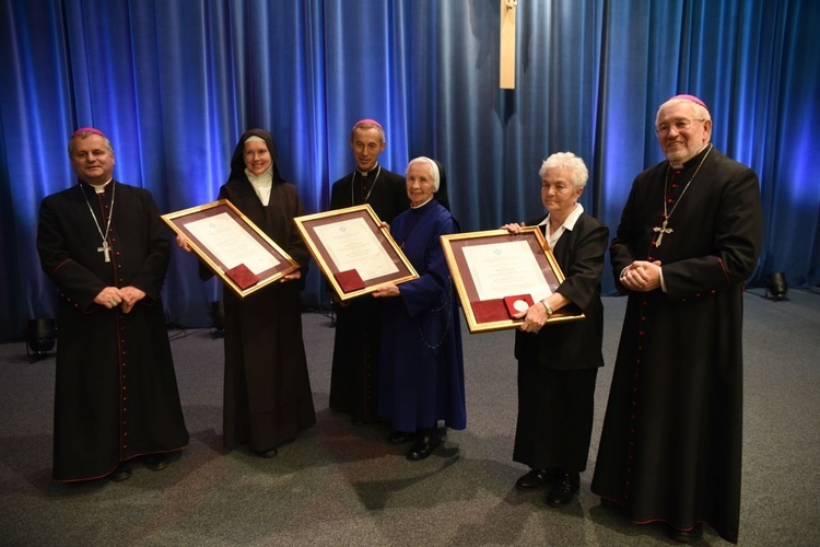 Nagrodzeni w kategorii zasłużonych dla dzieła ewangelizacji.