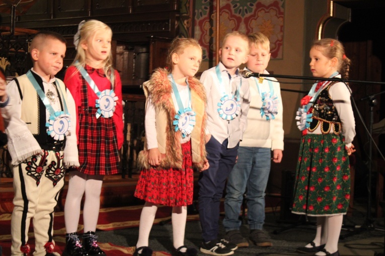 Z pieśnią dla Maryi 