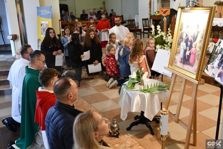 Relikwie błogosławionej rodziny Ulmów w zielonogórskiej Zawadzie