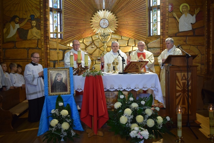 Wprowadzenie relikwii św. Faustyny w Momotach