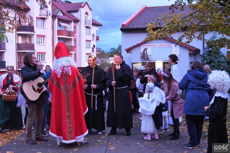 Marsz Wszystkich Świętych u franciszkanów