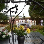Msza św. na cmentarzu katedralnym w Sandomierzu