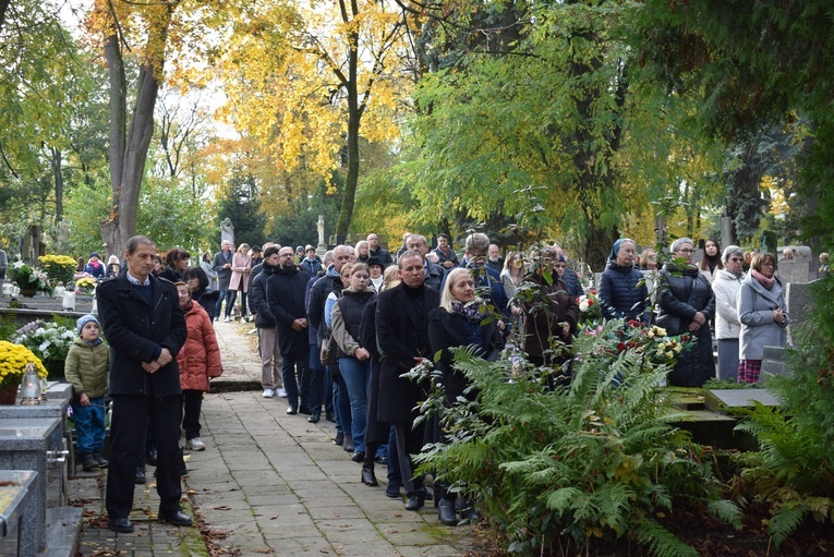 Msza św. na cmentarzu katedralnym w Sandomierzu