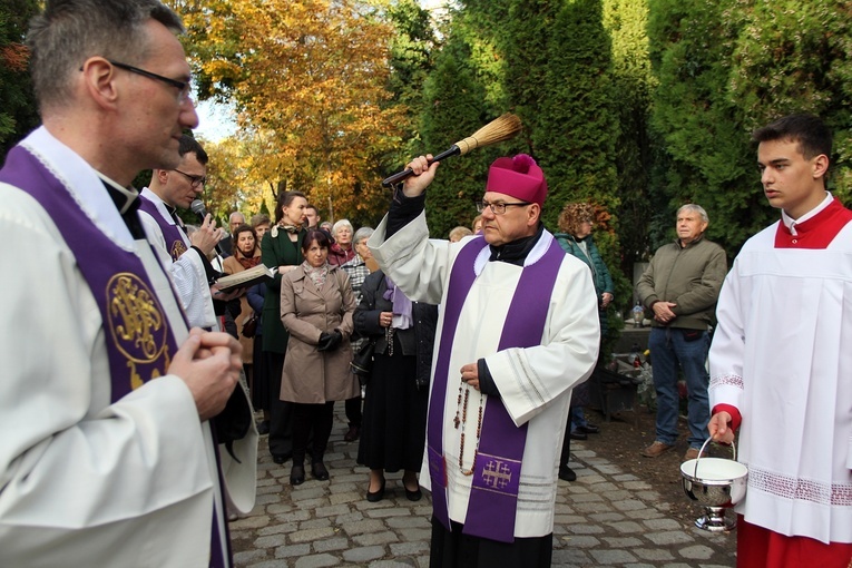 Uroczystość Wszystkich Świętych na cmentarzu św. Wawrzyńca przy ul. Bujwida