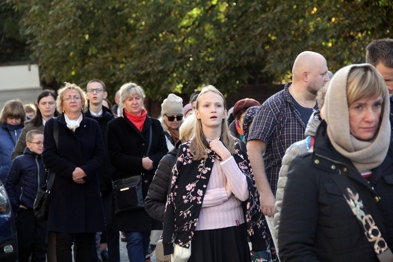 Uroczystość Wszystkich Świętych na cmentarzu św. Wawrzyńca przy ul. Bujwida