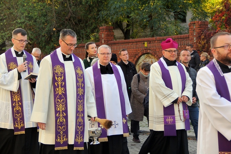 Uroczystość Wszystkich Świętych na cmentarzu św. Wawrzyńca przy ul. Bujwida