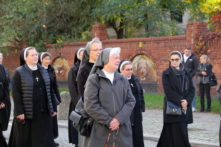 Uroczystość Wszystkich Świętych na cmentarzu św. Wawrzyńca przy ul. Bujwida