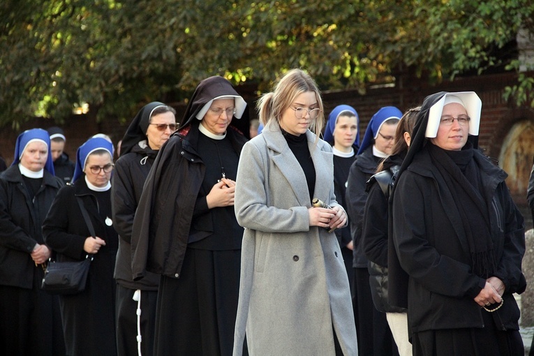 Uroczystość Wszystkich Świętych na cmentarzu św. Wawrzyńca przy ul. Bujwida
