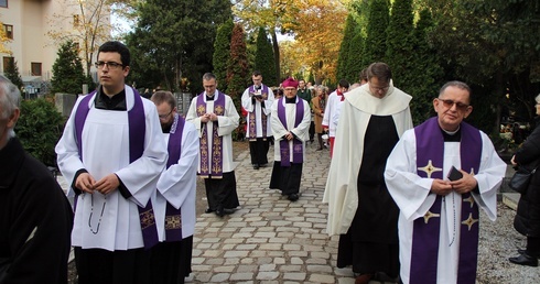 Uroczystość Wszystkich Świętych na cmentarzu św. Wawrzyńca przy ul. Bujwida