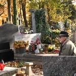 Procesja na cmentarzu Bródnowskim