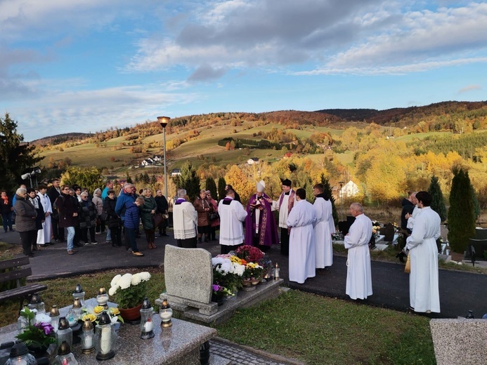 Bp Mendyk: Bóg daje życie