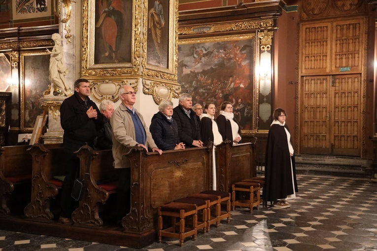Modlitwa za zmarłych biskupów i kapłanów