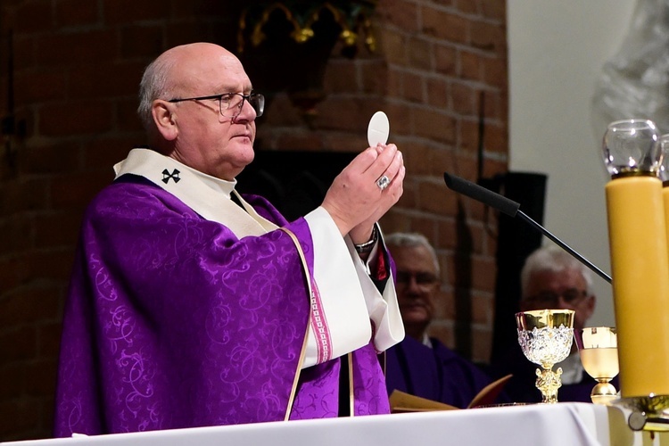 Msza św. za zmarłych biskupów i kanoników