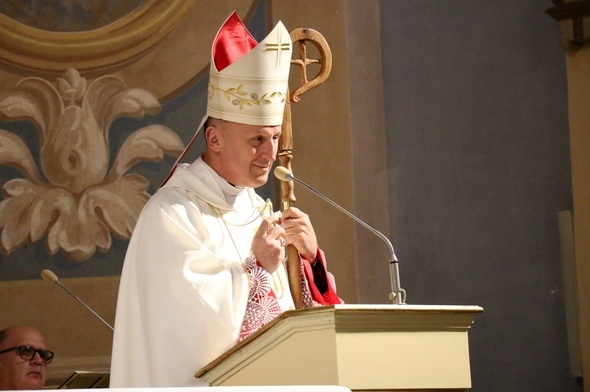 Ordynariusz powiedział, że krzyż biskupi z relikwiami Drzewa Krzyża Świętego, który miał na sobie, należał do sługi Bożego.