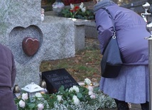 Cmentarz parafii Świętej Rodziny we Wrocławiu. Pamięć o dzieciach utraconych i ich bliskich