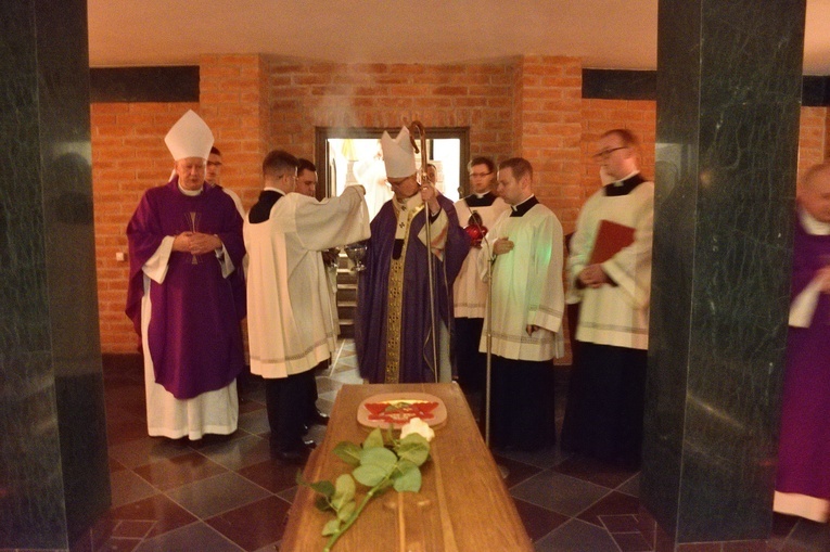 Liturgia za zmarłych biskupów i prezbiterów archidiecezji