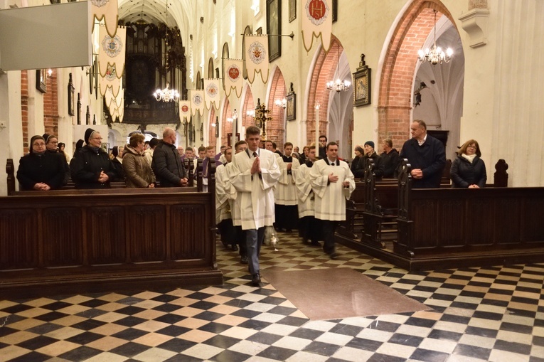 Liturgia za zmarłych biskupów i prezbiterów archidiecezji