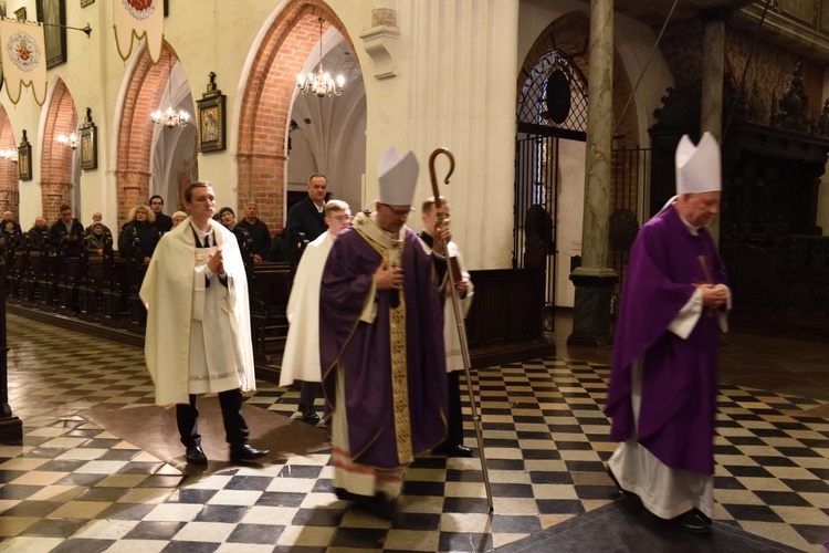 Liturgia za zmarłych biskupów i prezbiterów archidiecezji