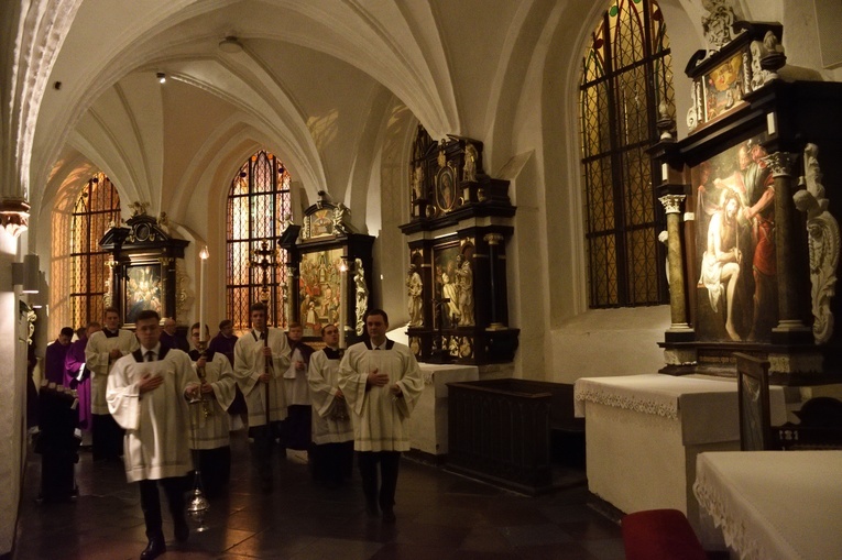 Liturgia za zmarłych biskupów i prezbiterów archidiecezji