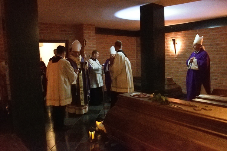 Liturgia za zmarłych biskupów i prezbiterów archidiecezji