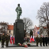 Przy Pomniku Czynu Legionów zostanie wystawiona warta honorowa.